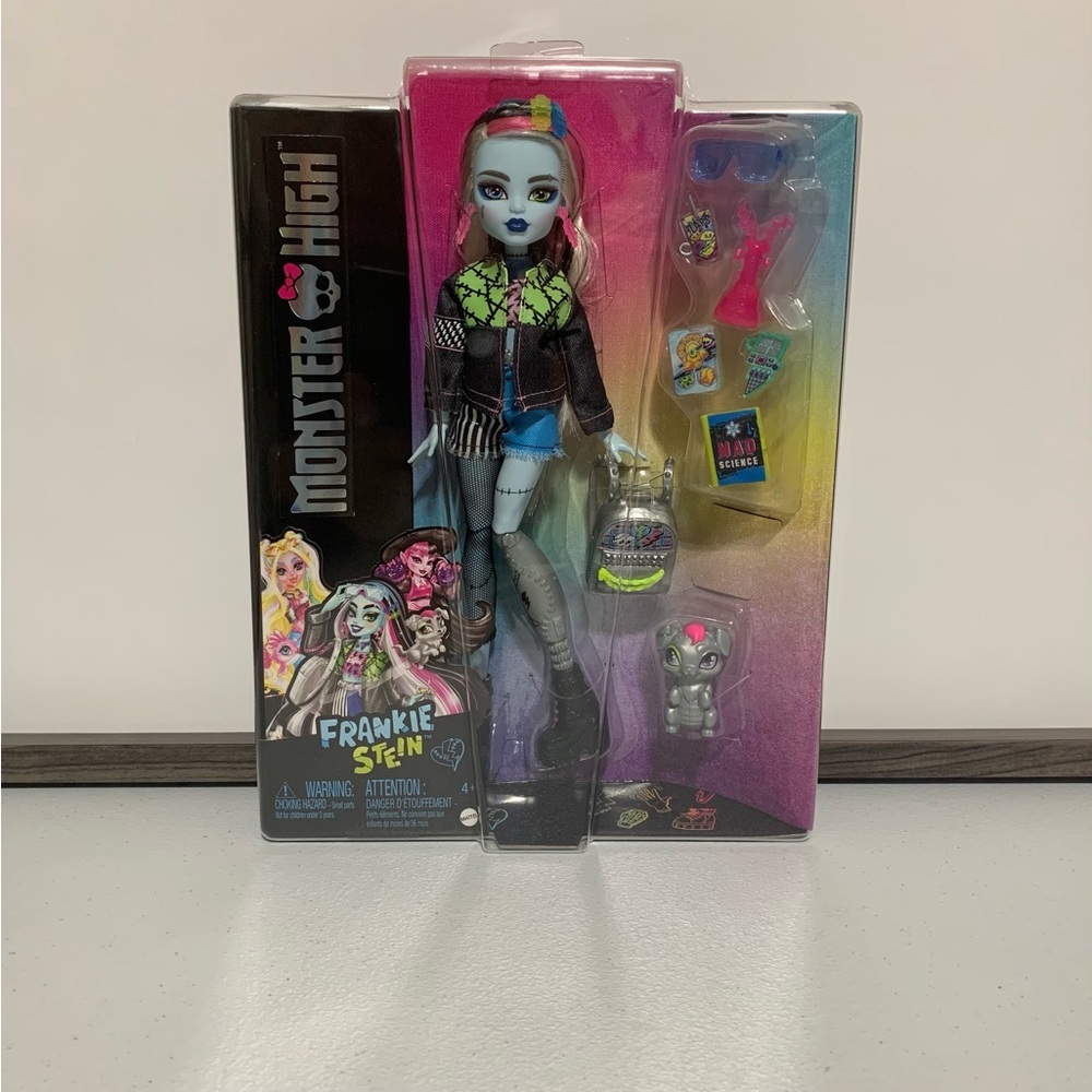 Monster High®: Frankie Stein™ Fashion Doll with Pet Watzie™ and Accessories-New